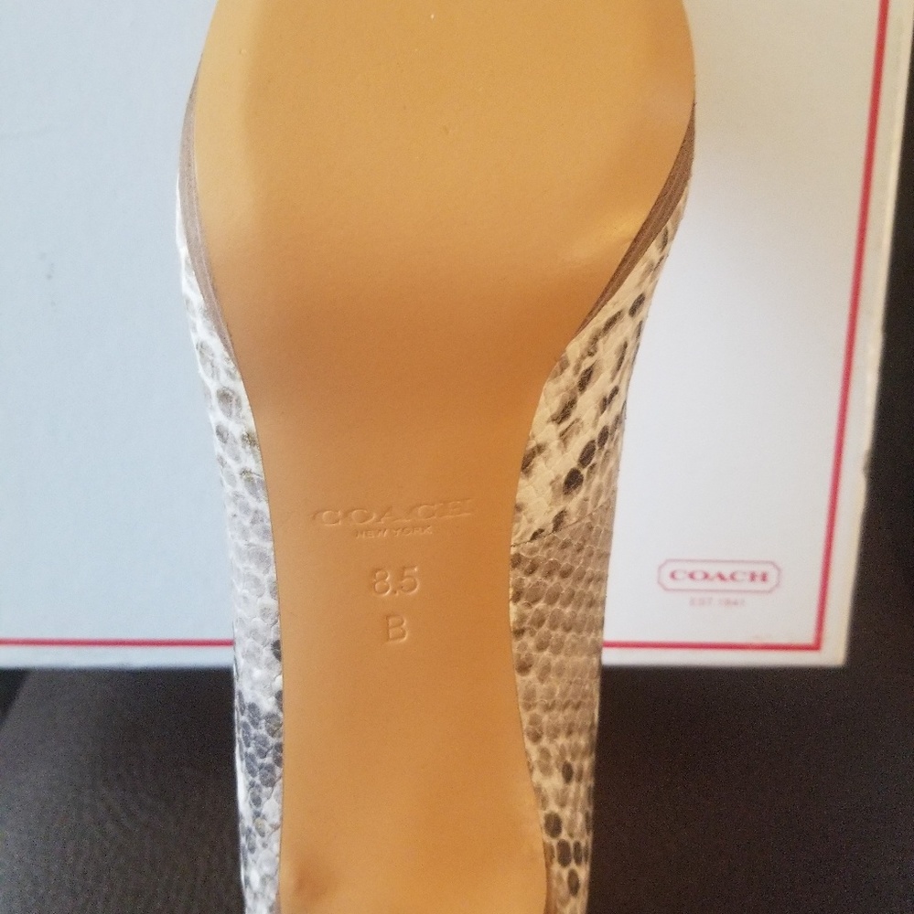 Coach Pumps - Picture 3 of 4